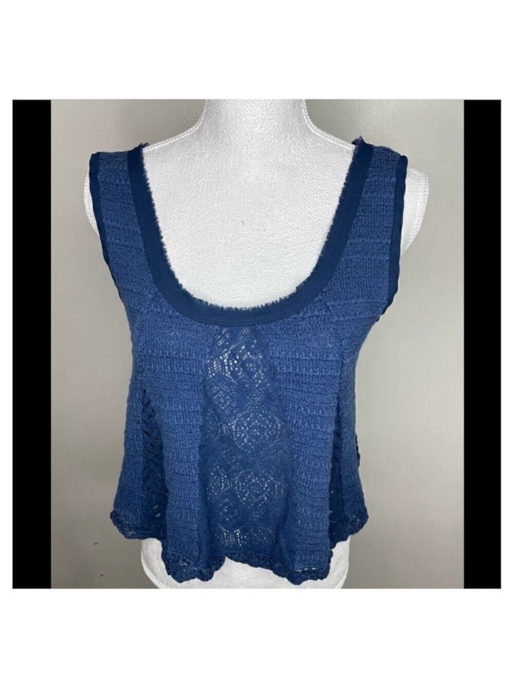 Meadow Rue Anthropologie Crochet
Cropped Tank Size M Blue Knit